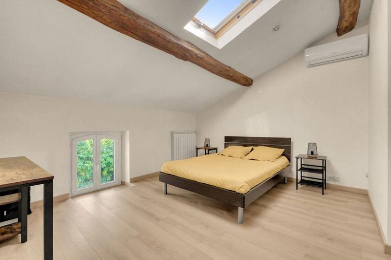 Maison - 300 m² - 11 pièces