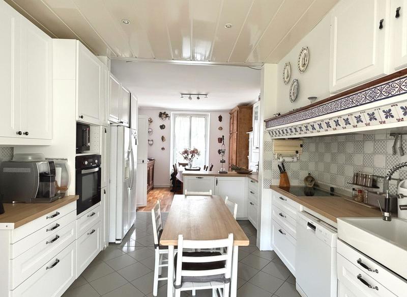 Maison - 223 m² - 12 pièces