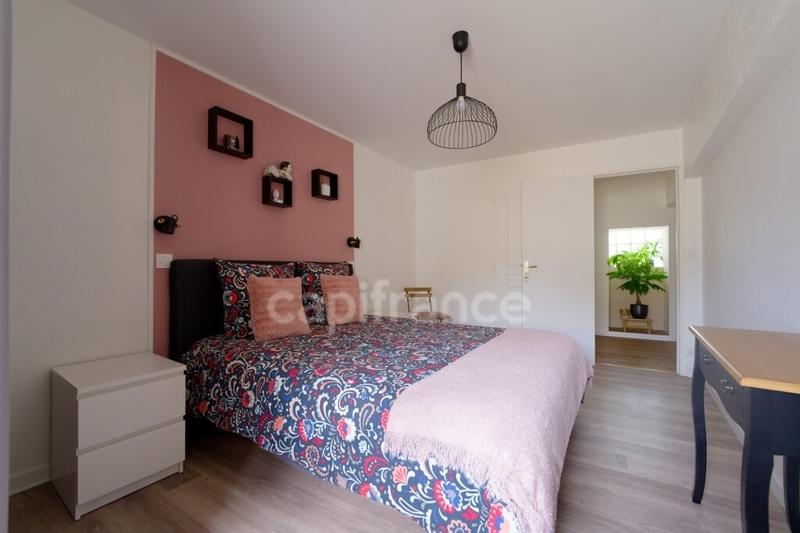 Propriété - 208 m² - 9 pièces