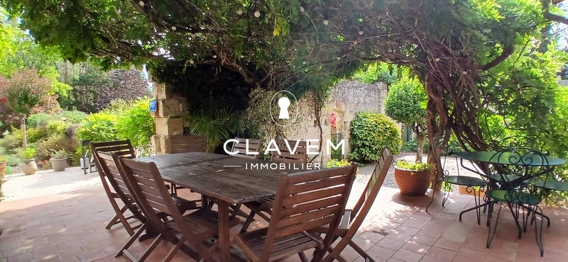 Maison - 320 m² - 12 pièces