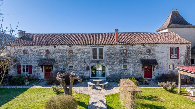 Propriété - 400 m² - 12 pièces