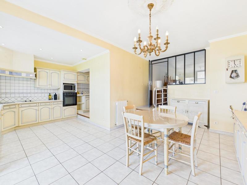 Maison - 195 m² - 8 pièces