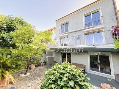 Maison - 200 m² - 6 pièces