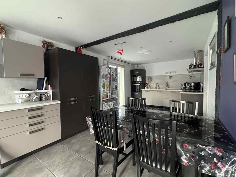 Maison - 99 m² - 5 pièces