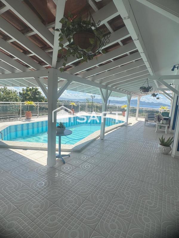 Maison - 327 m² - 10 pièces