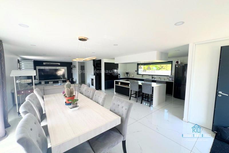 Maison traditionnelle - 147 m² - 5 pièces