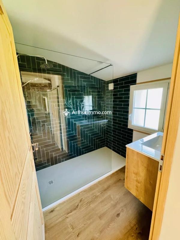 Maison - 201 m² - 6 pièces