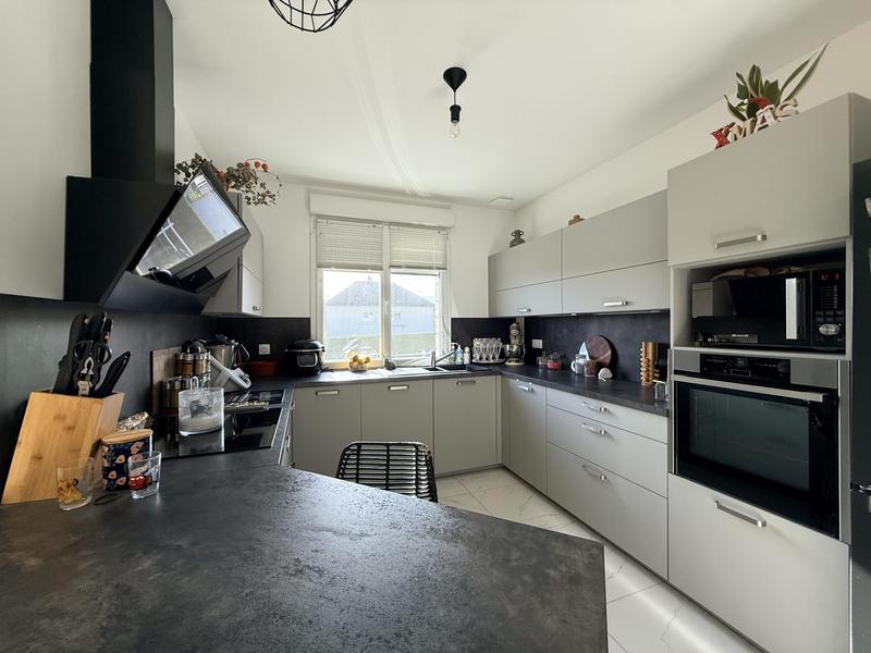 Maison traditionnelle - 166 m² - 9 pièces