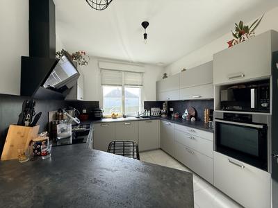 Maison traditionnelle - 166 m² - 9 pièces