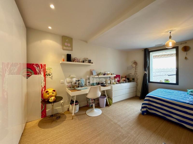 Maison traditionnelle - 250 m² - 6 pièces