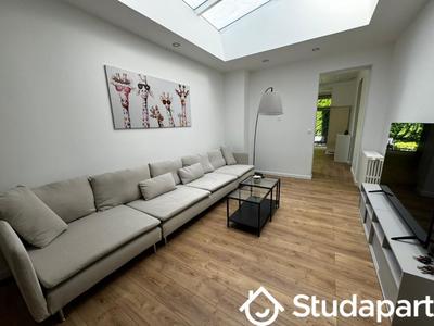 Maison de ville - 250 m² - 12 pièces