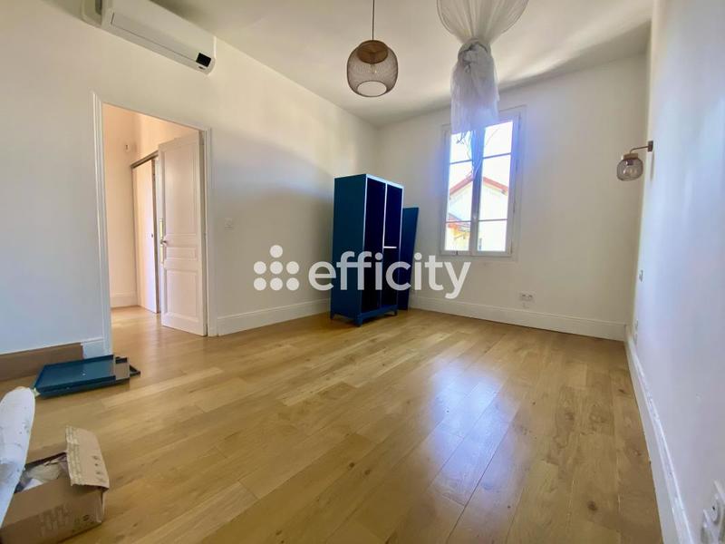 Maison de ville - 255 m² - 7 pièces