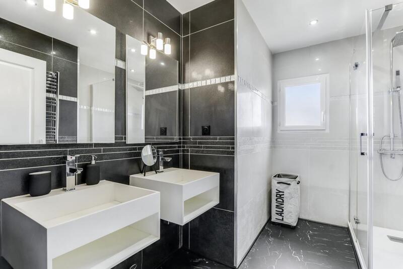 Maison - 180 m² - 7 pièces