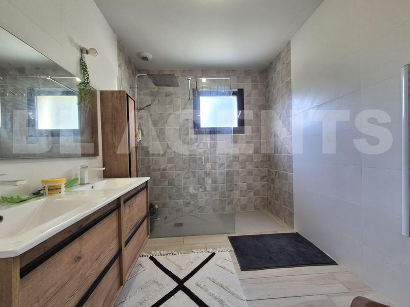 Maison - 210 m² - 5 pièces