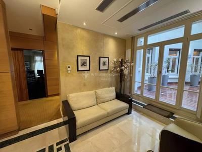 Appartement - 259 m² - 8 pièces