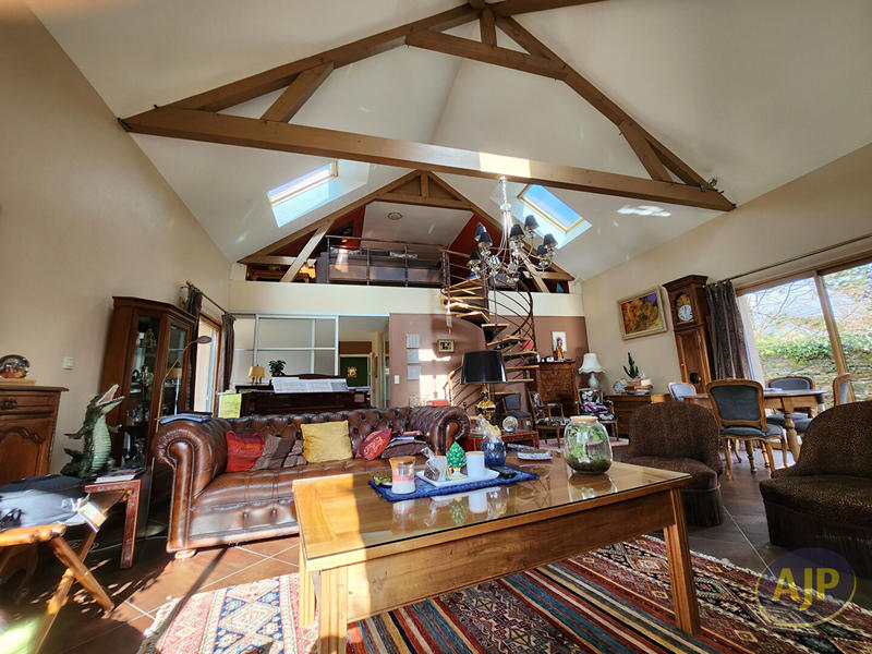 Maison - 160 m² - 4 pièces