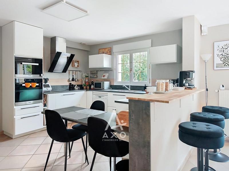 Maison - 285 m² - 10 pièces