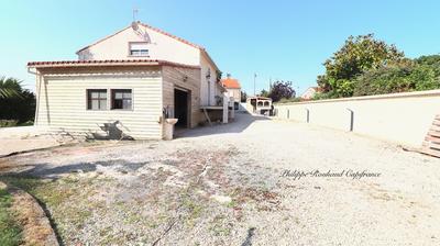 Maison - 250 m² - 13 pièces