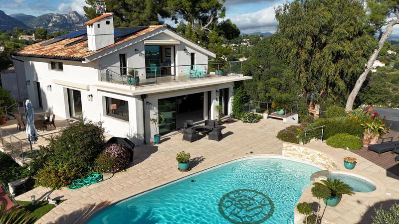 Villa - 358 m² - 10 pièces