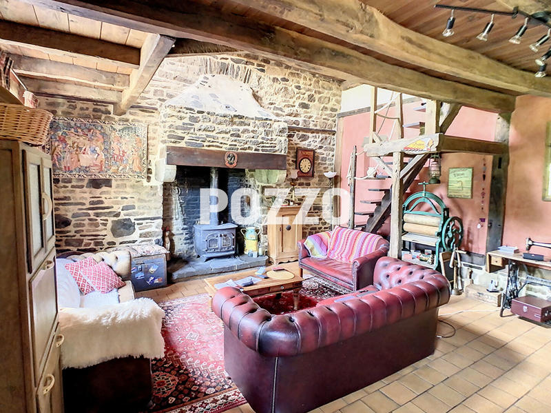 Maison - 230 m² - 8 pièces