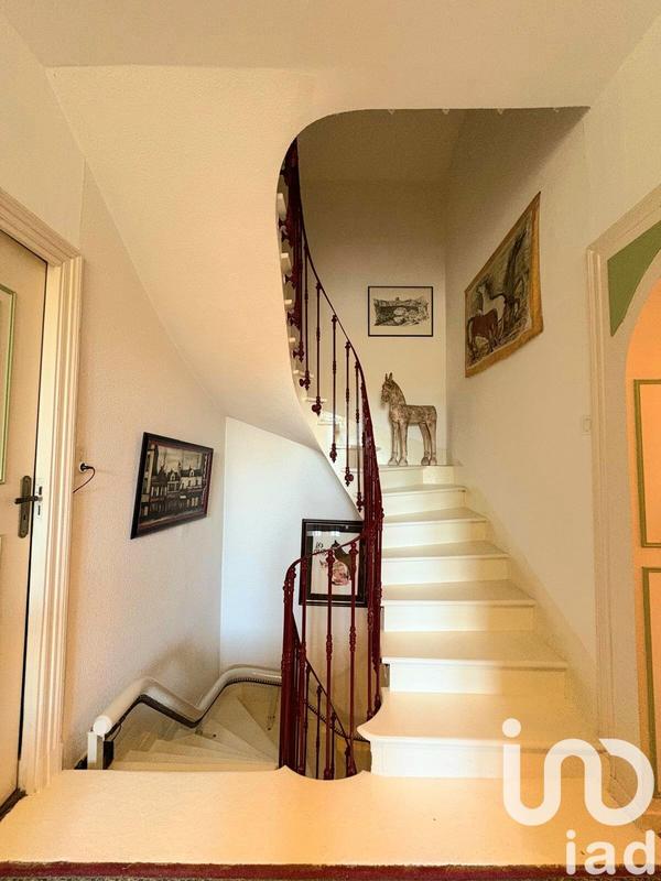 Maison - 330 m² - 10 pièces