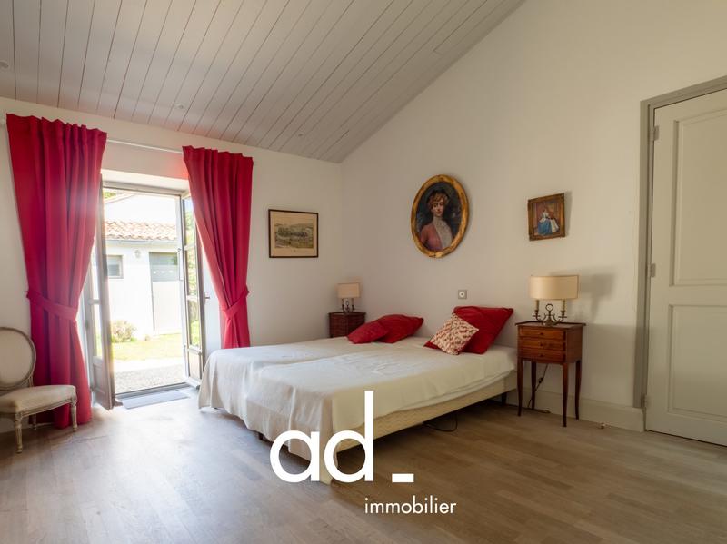 Maison traditionnelle - 320 m² - 12 pièces