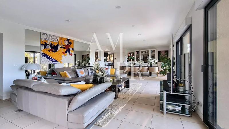 Villa - 380 m² - 8 pièces