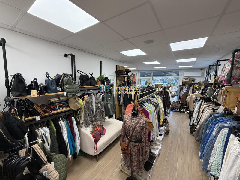 Local commercial - 100 m² - 7 pièces