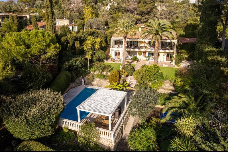 Villa - 270 m² - 6 pièces