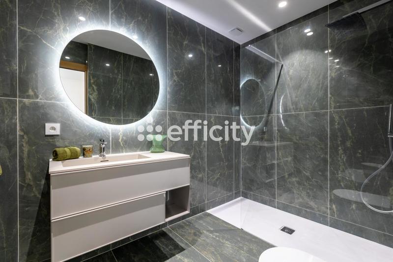 Maison - 860 m² - 14 pièces