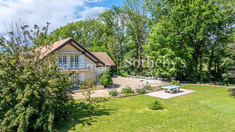 Maison - 380 m² - 8 pièces