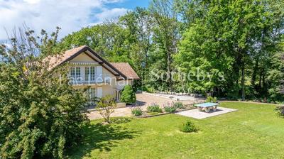 Maison - 380 m² - 8 pièces