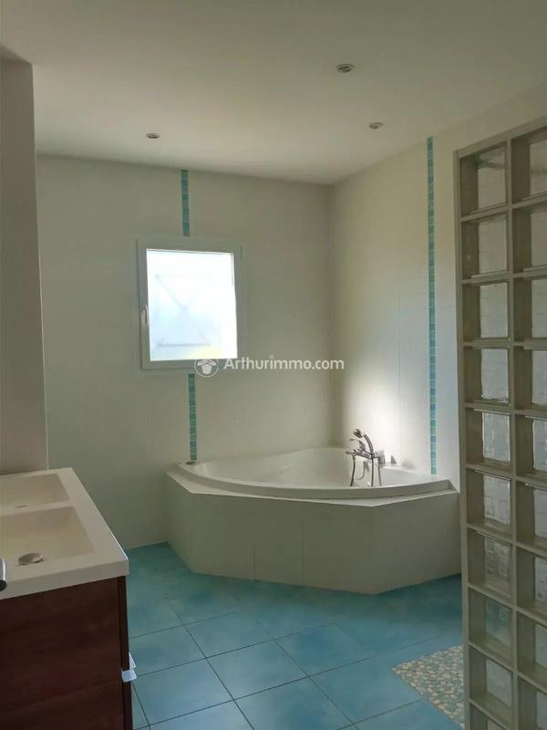 Maison - 137 m² - 5 pièces