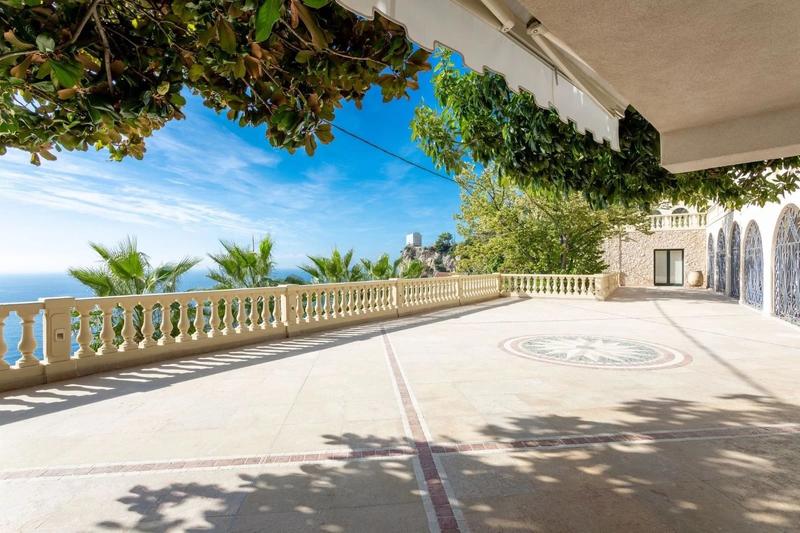 Villa - 301 m² - 8 pièces