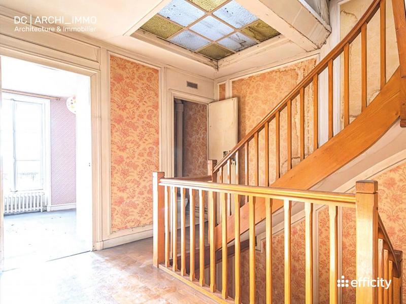 Maison - 360 m² - 10 pièces