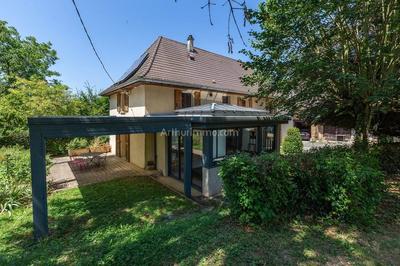 Maison - 275 m² - 12 pièces