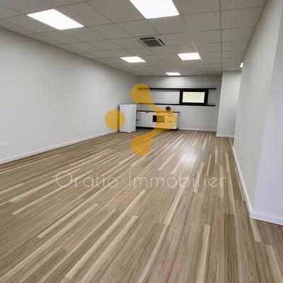 Bureau - 50 m² - 1 pièce