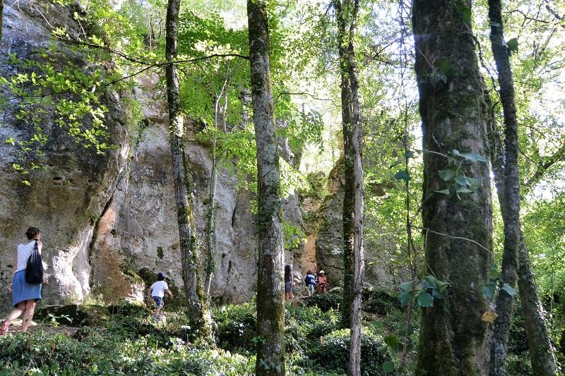 Randonnée à St Martin de Fressengeas organisée par les Pieds dans l’herbe.