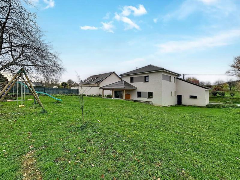 Maison - 157 m² - 8 pièces