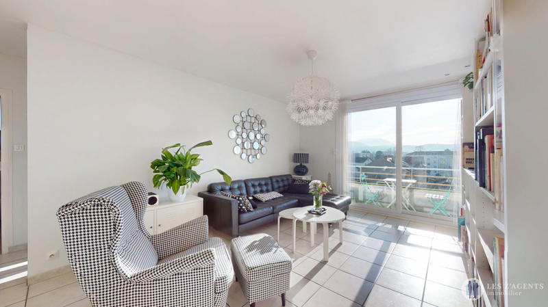 Appartement - 80 m² - 4 pièces