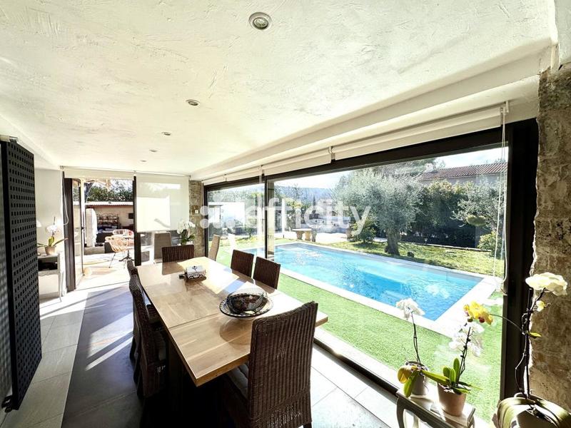 Maison - 147 m² - 5 pièces