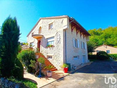 Maison - 240 m² - 6 pièces