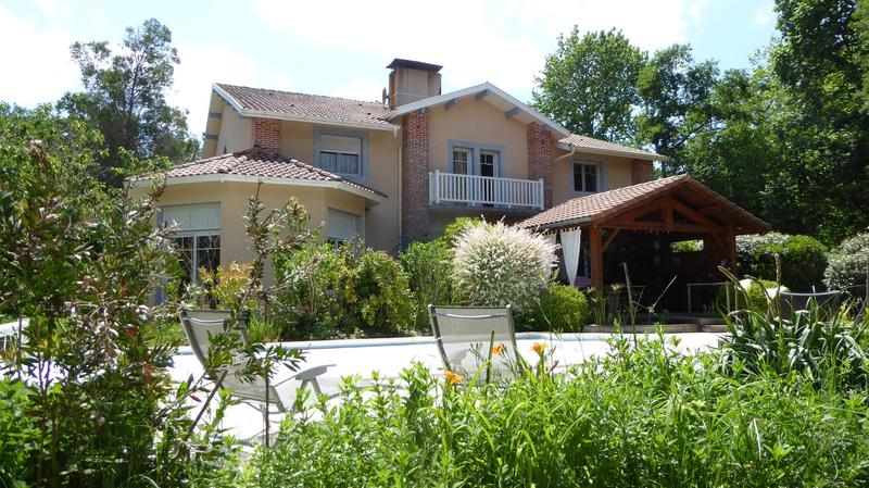 Maison - 350 m² - 8 pièces