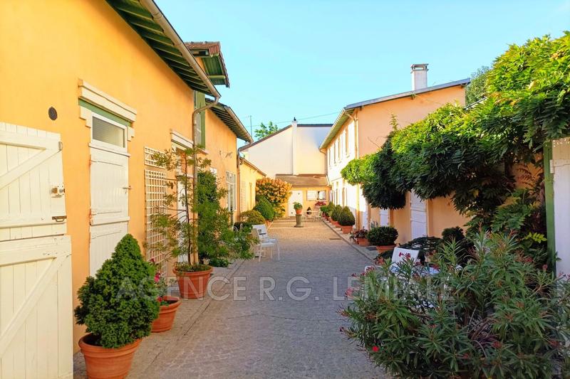 Maison - 331 m² - 10 pièces