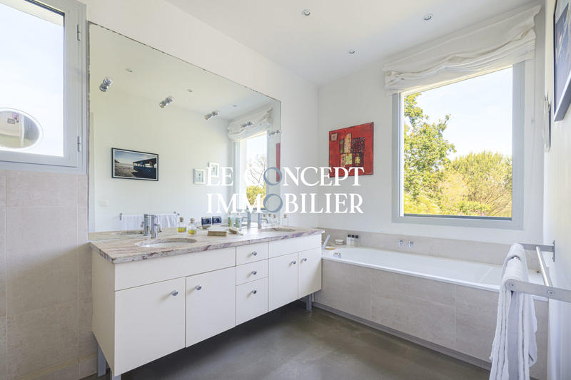 Villa - 330 m² - 7 pièces