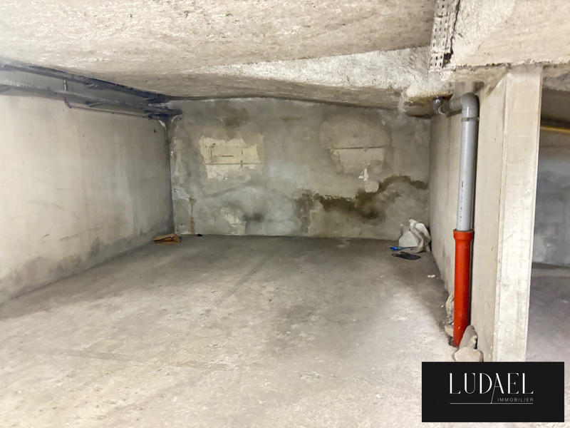 Parking / Garage - 12 m²