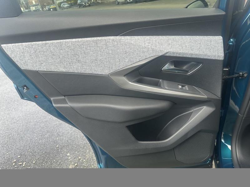 Peugeot 3008 Allure Hybrid 145 e-Dsc6 + Pack 360 Vision &amp; Drive Assist + Panoramic Navigation