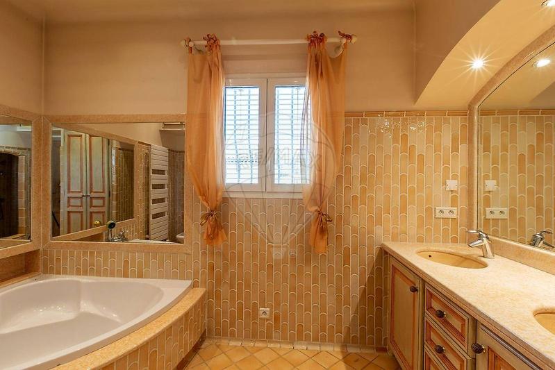 Villa - 181 m² - 7 pièces