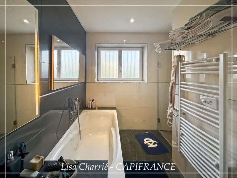 Maison en pierre - 236 m² - 8 pièces