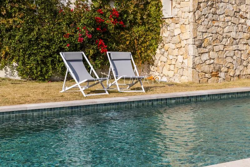 Maison - 214 m² - 7 pièces